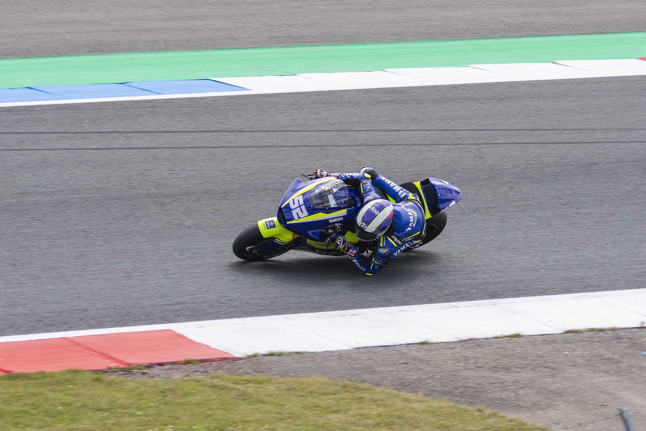 巴塞罗那理发师：欧洲杯期间，费尔明专门打电话让我给他理发